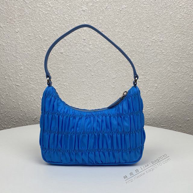 prada女包 普拉達2020專櫃最新款 1NE204 Prada nylon 皺褶Hobo手拎包 Prada復古風腋下包  pyd2302